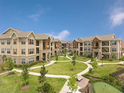 Professional Landscaped Grounds at Yorktown Crossing, Houston